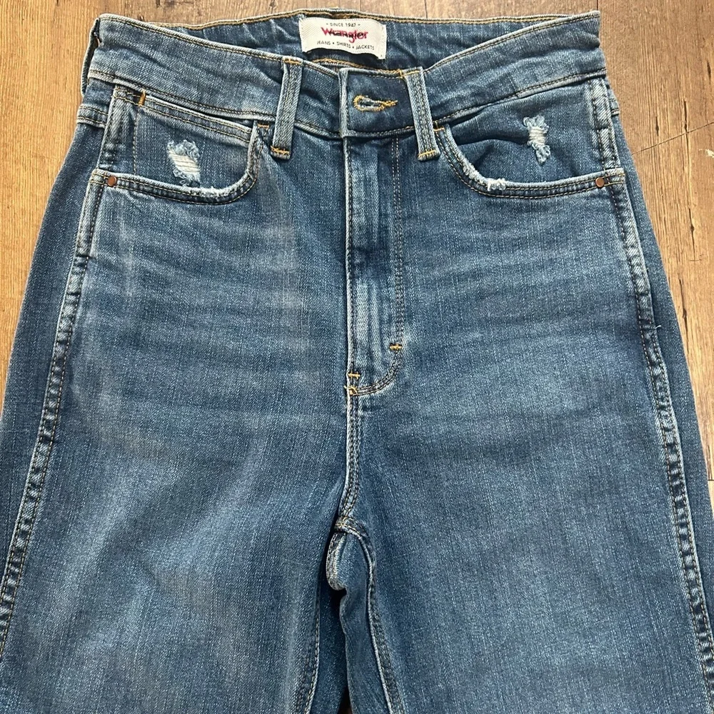 Wrangler High Rise Vintage Taper Jeans Size 2 Straight Leg Light Wash Denim - Picture 4 of 14